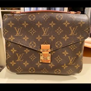 Authentic Louis Vuitton Pochette Métis